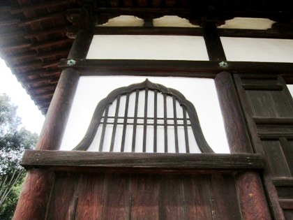 東大寺戒壇院の花頭窓