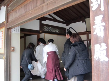 大神神社到着殿