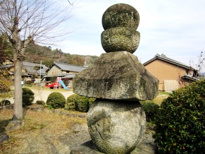 野見宿彌の五輪塔　十二柱神社