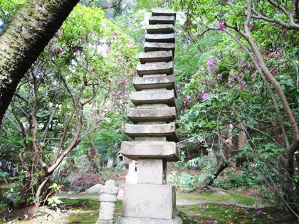 長岳寺の十三重石塔