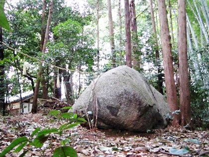 石析神　御厨子神社