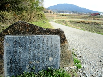 額田王の万葉歌碑と三輪山