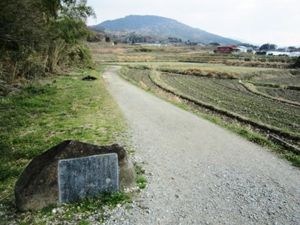 額田王の万葉歌碑　山の辺の道