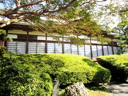 大神神社のさざれ石