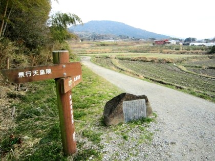 山の辺の道　三輪山