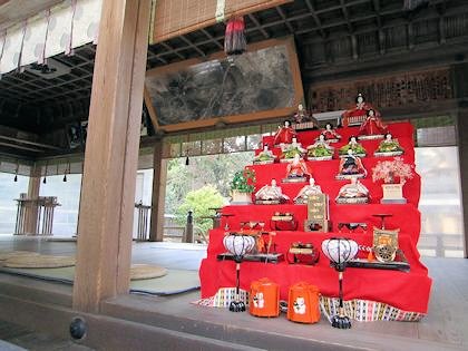大和神社の雛壇