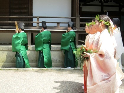 巫女と雅楽演奏