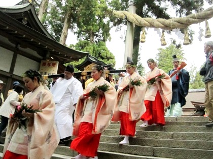 時代行列の巫女