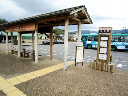 近鉄飛鳥駅前のバス停