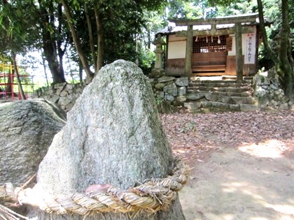 歯定神社　中山大塚古墳