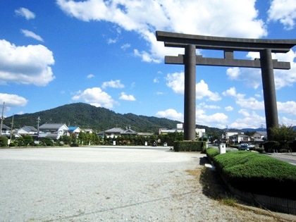 三輪山と大鳥居