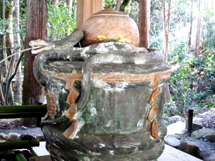 大神神社の手水舎