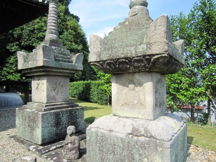 円福寺の宝篋印塔　重要文化財