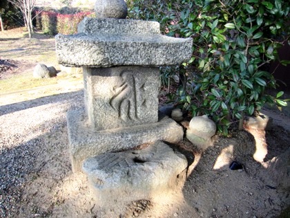 石　白山神社