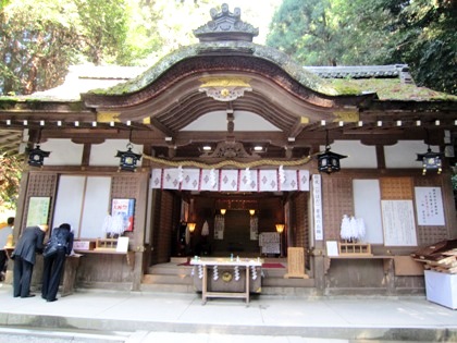 狭井神社拝殿