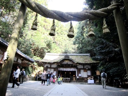 狭井神社拝殿