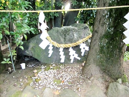 綱越神社の磐座