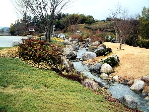 奈良県立万葉文化館の庭園