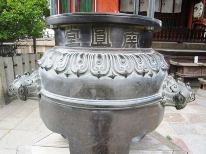興福寺南円堂の香炉