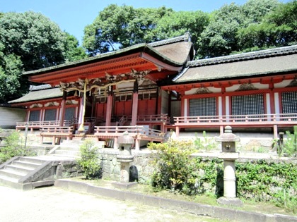 休ケ岡八幡宮　薬師寺の鎮守