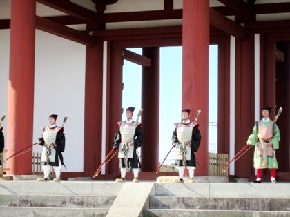 衛士隊の再現　朱雀門　遷都祭会場